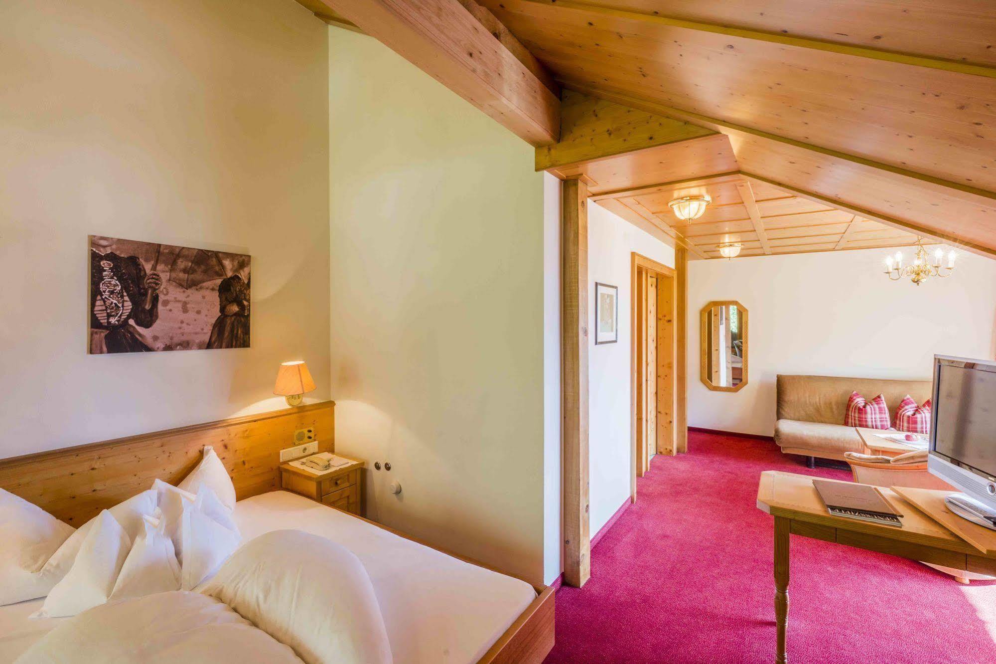 שרונס Hotel Montafoner Hof מראה חיצוני תמונה